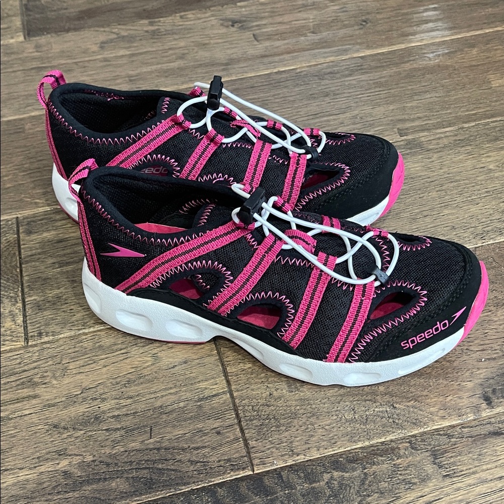 Speedo Women's Black and Pink Athletic Shoes